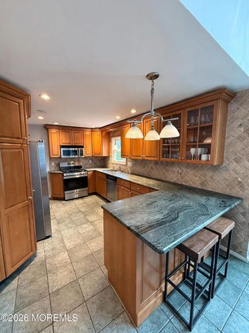 7 Carole Drive, Oakhurst, NJ 07755