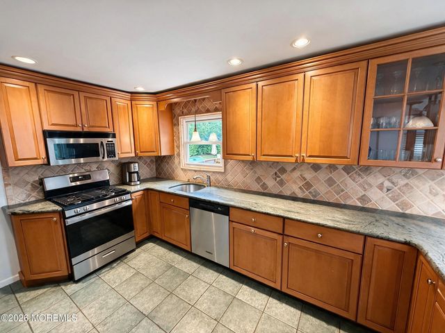 7 Carole Drive, Oakhurst, NJ 07755