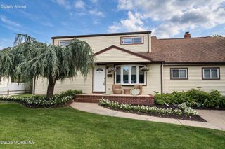 7 Carole Drive, Oakhurst, NJ 07755