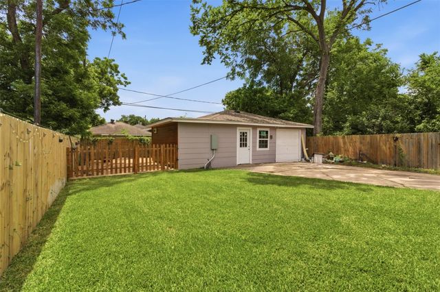 306 Center Street, Pasadena, TX 77506