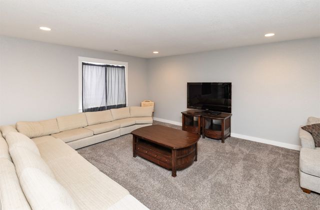 1419 Green Hills Drive, Norwalk, IA 50211