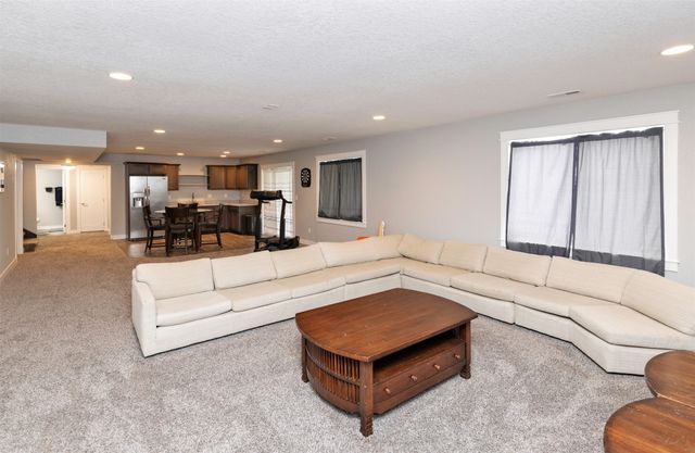 1419 Green Hills Drive, Norwalk, IA 50211