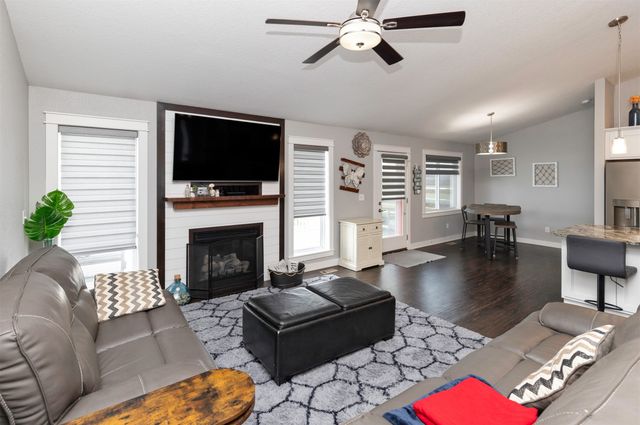 1419 Green Hills Drive, Norwalk, IA 50211