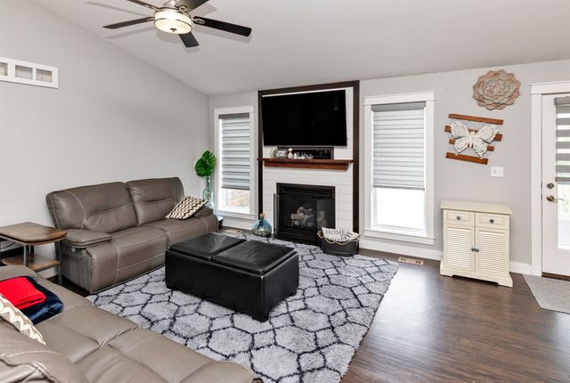1419 Green Hills Drive, Norwalk, IA 50211