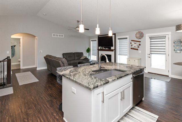 1419 Green Hills Drive, Norwalk, IA 50211