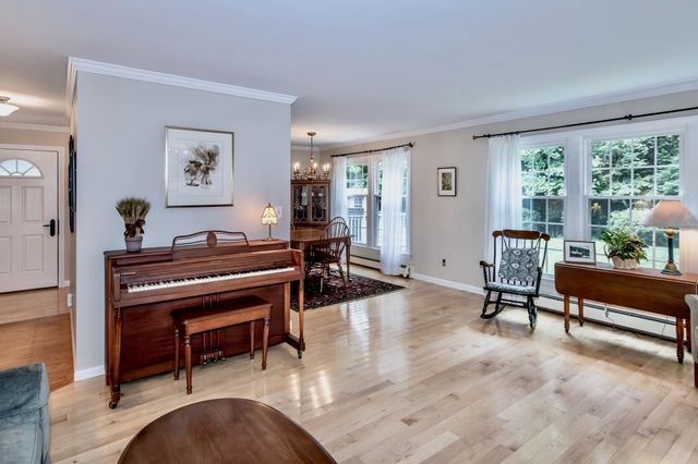 26 Morningside Drive, Westfield, MA 01085