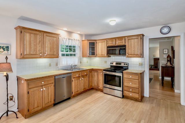 26 Morningside Drive, Westfield, MA 01085