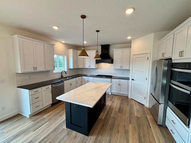 819 Walnut Grove Lane, Hanover, MN 55341