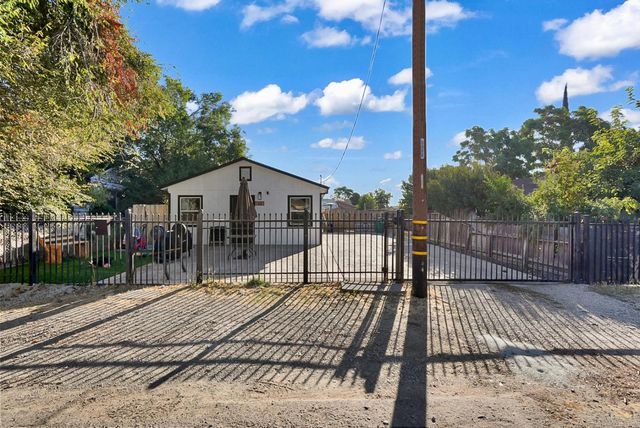 32 S Anthony Ave, Stockton, CA 95215