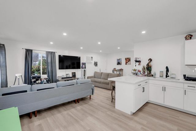 32 S Anthony Ave, Stockton, CA 95215