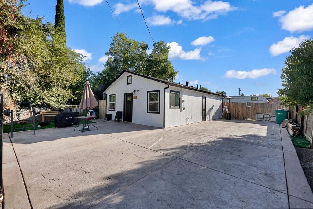 32 S Anthony Ave, Stockton, CA 95215