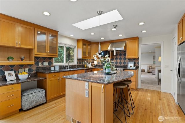 1704 154th Avenue SE, Bellevue, WA 98007