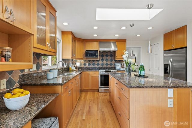 1704 154th Avenue SE, Bellevue, WA 98007