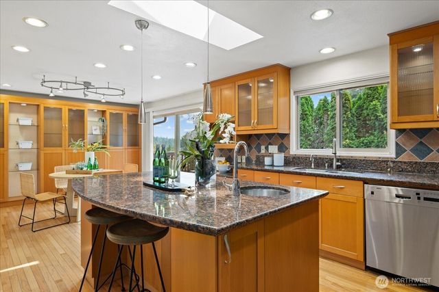 1704 154th Avenue SE, Bellevue, WA 98007