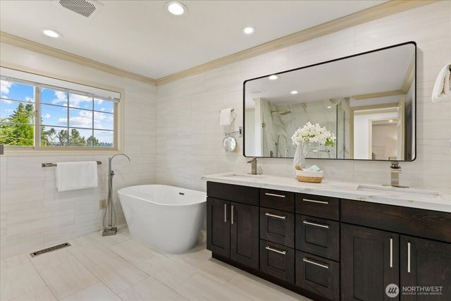 1704 154th Avenue SE, Bellevue, WA 98007