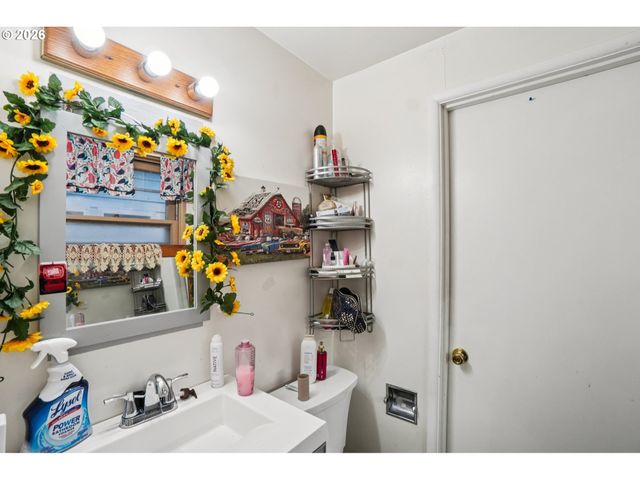 907 Se 179TH Ave, Portland, OR 97233