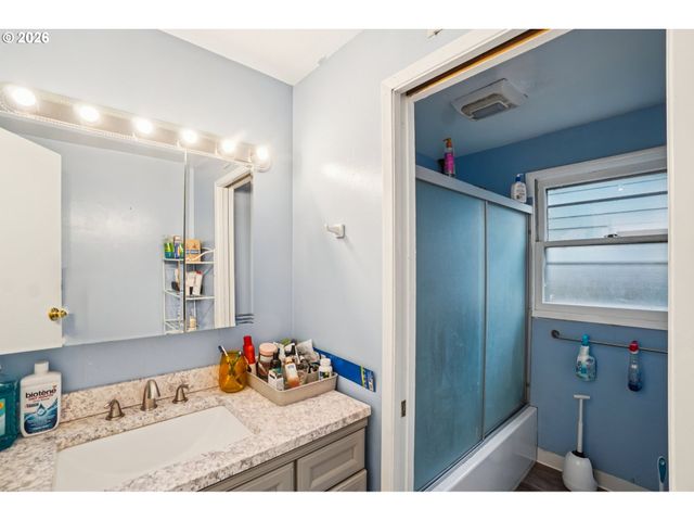 907 Se 179TH Ave, Portland, OR 97233