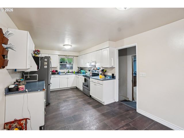 907 Se 179TH Ave, Portland, OR 97233