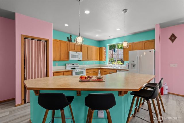 8325 Bainbridge Loop NE, Lacey, WA 98516