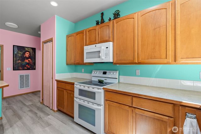 8325 Bainbridge Loop NE, Lacey, WA 98516