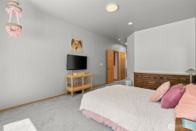 8325 Bainbridge Loop NE, Lacey, WA 98516