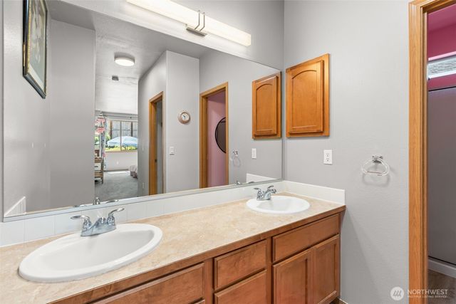 8325 Bainbridge Loop NE, Lacey, WA 98516
