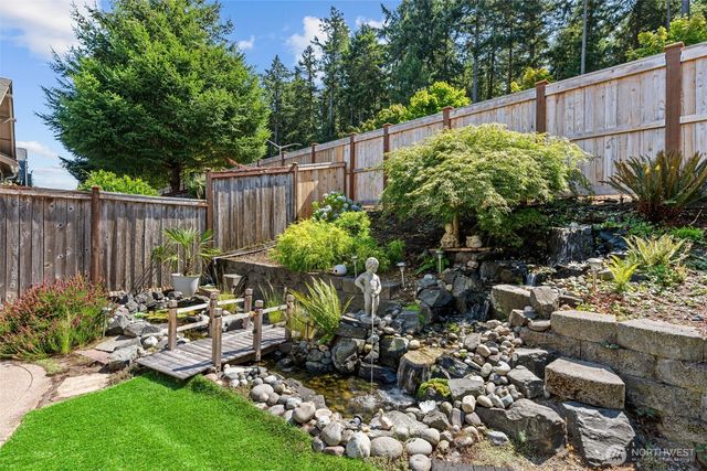 8325 Bainbridge Loop NE, Lacey, WA 98516