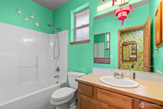 8325 Bainbridge Loop NE, Lacey, WA 98516