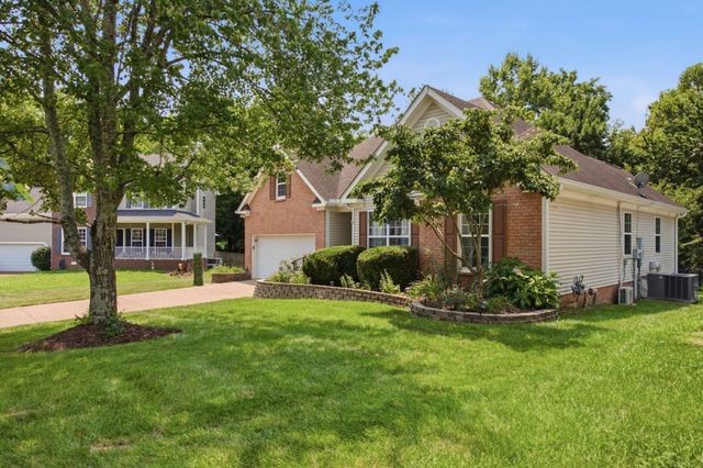 1042 Watauga Ct, Thompsons Station, TN 37179