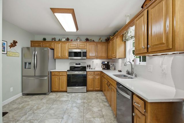 1042 Watauga Ct, Thompsons Station, TN 37179