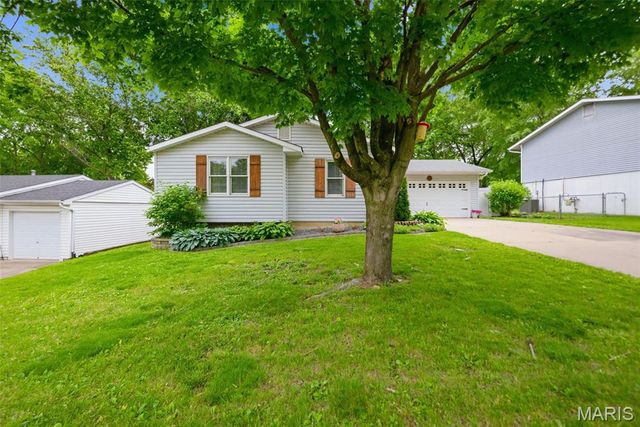 13 Spring Fawn Lane, St Peters, MO 63376