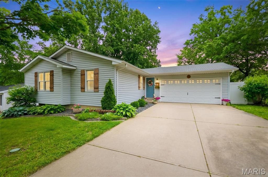 13 Spring Fawn Lane, St Peters, MO 63376
