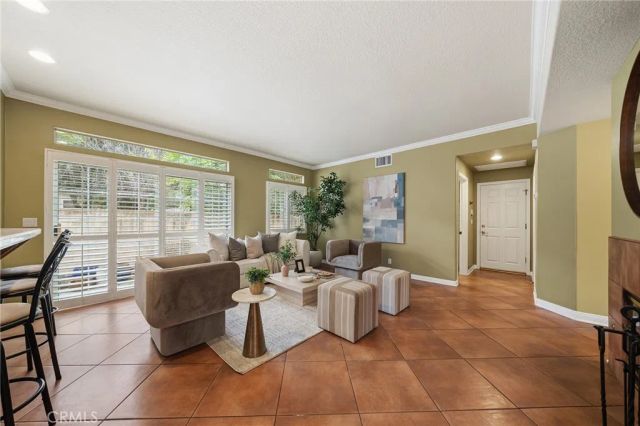 137 W Greystone Avenue, Monrovia, CA 91016