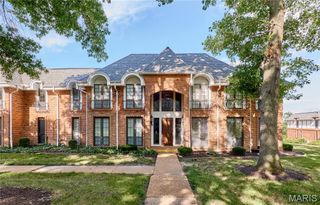 922 Claytonbrook Drive 2, Ballwin, MO 63011