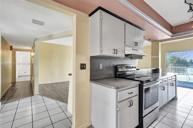 5551 SW 57th St, Davie, FL 33314