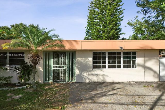 5551 SW 57th St, Davie, FL 33314
