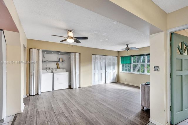 5551 SW 57th St, Davie, FL 33314