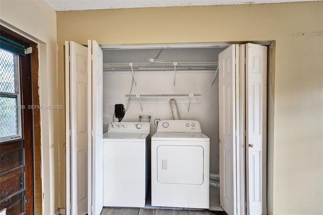 5551 SW 57th St, Davie, FL 33314