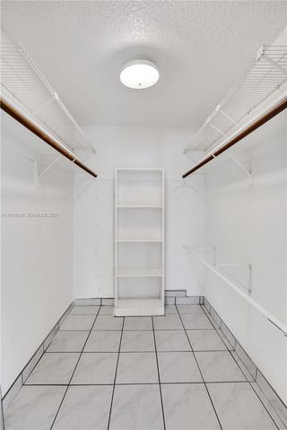 5551 SW 57th St, Davie, FL 33314