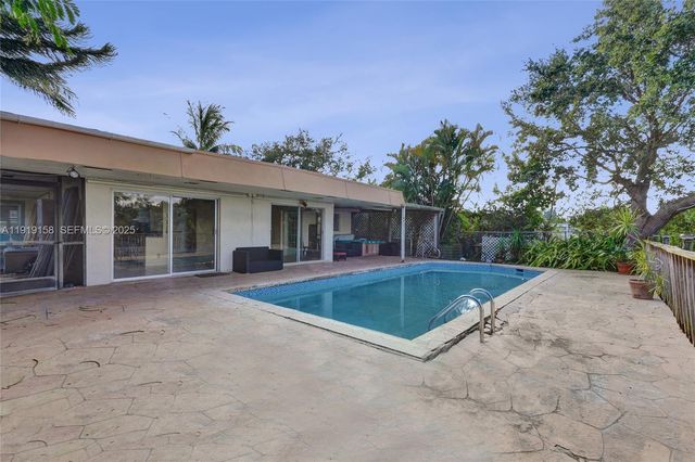 5551 SW 57th St, Davie, FL 33314