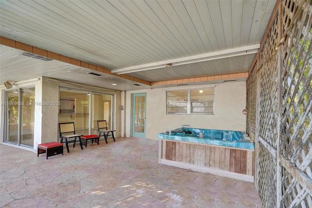 5551 SW 57th St, Davie, FL 33314