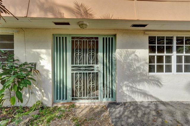 5551 SW 57th St, Davie, FL 33314