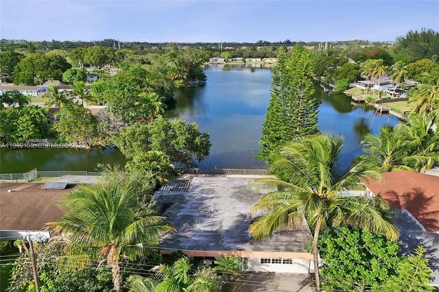 5551 SW 57th St, Davie, FL 33314