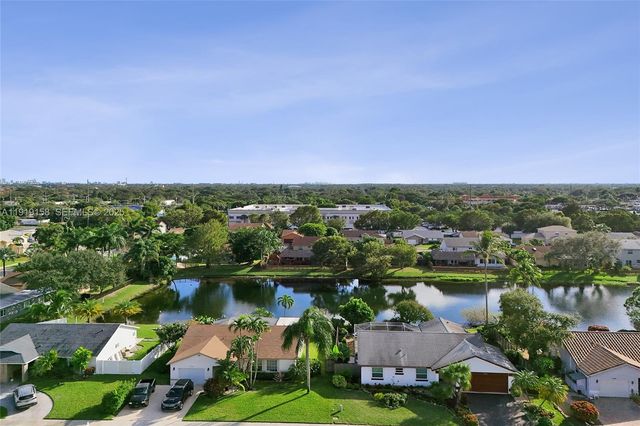 5551 SW 57th St, Davie, FL 33314