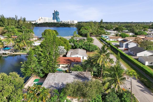 5551 SW 57th St, Davie, FL 33314