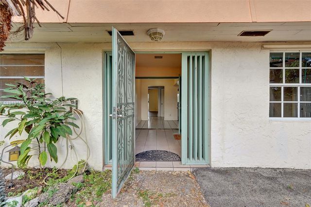 5551 SW 57th St, Davie, FL 33314