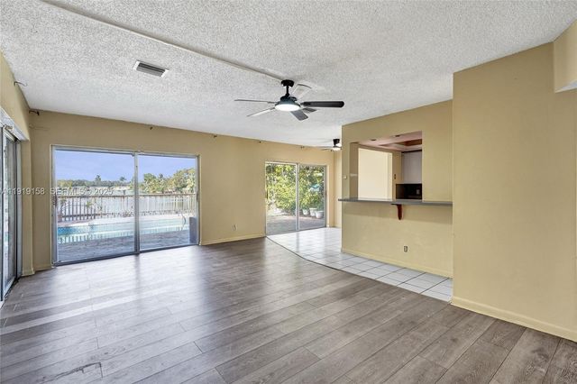 5551 SW 57th St, Davie, FL 33314