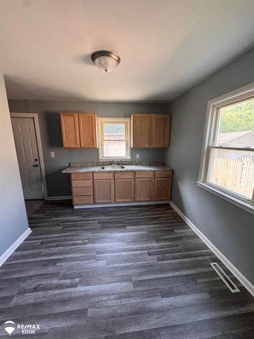 1241 Knickerbocker Avenue, Flint, MI 48505