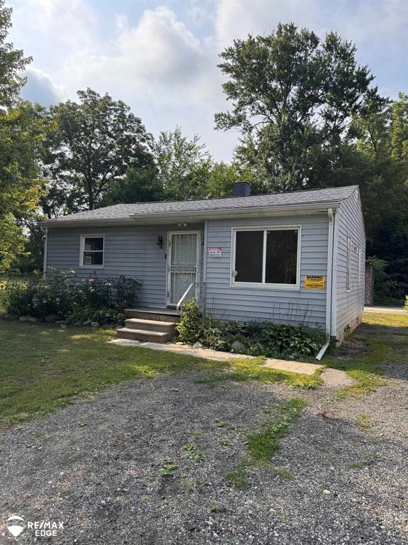 1241 Knickerbocker Avenue, Flint, MI 48505