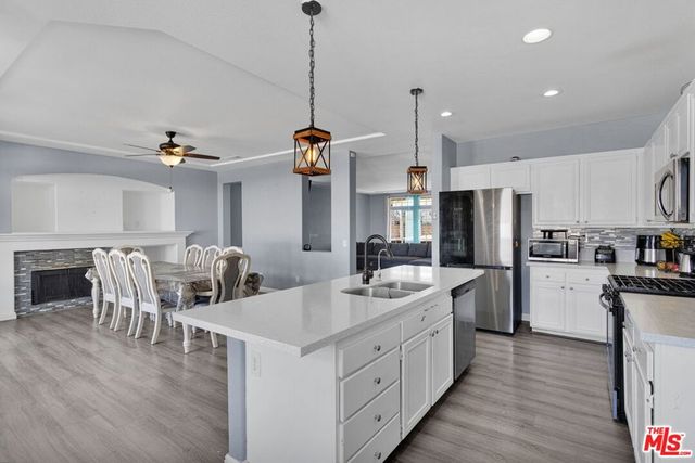 13292 Via Del Lago, Victorville, CA 92392